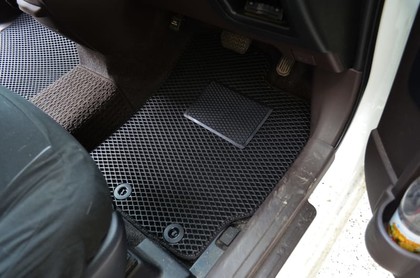 Коврики на Toyota Porte II 2012 - 2020 в Москве