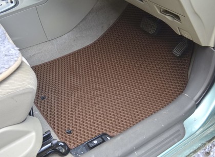 Коврики на Toyota Belta 2005 - 2012 в Москве