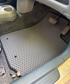 Ворсовые коврики на Toyota Vitz I 1998 - 2005 в Москве Ворсовые коврики на Toyota Vitz I 1998 - 2005 в Москве