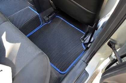 Коврики на Toyota Avensis II 2002 - 2008 в Москве