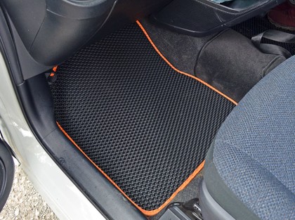 Ворсовые коврики на Toyota Sienta II 2015 - 2022 в Москве