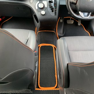 Ворсовые коврики на Toyota Sienta II 2015 - 2022 в Москве