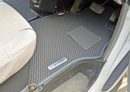 Коврики на Mitsubishi Delica 4 1994 - 2007 в Москве