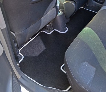 Ворсовые коврики на Toyota Yaris II 2005 - 2011 в Москве