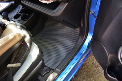 Коврики на Toyota Prius C 2011 - 2021 в Москве