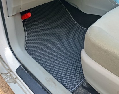 Ворсовые коврики на Toyota Prius Alpha 2011 - 2021 в Москве