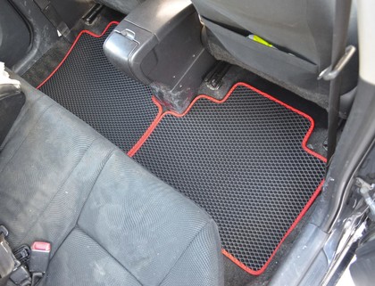 Ворсовые коврики на Toyota Yaris II 2005 - 2011 в Москве
