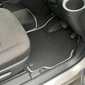 Ворсовые коврики на Toyota Sienta II 2015 - 2022 в Москве