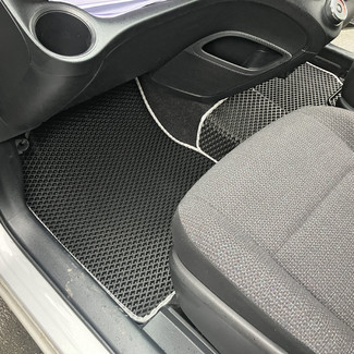 Ворсовые коврики на Toyota Sienta II 2015 - 2022 в Москве