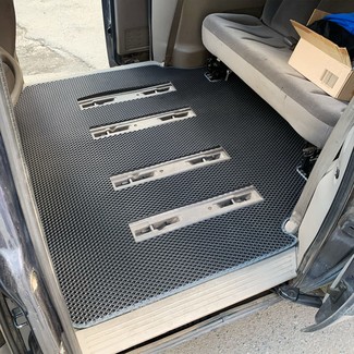 Коврики на Chrysler Town and Country IV короткая база 2000 - 2007 в Москве
